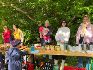 Arboretum: Dank an alle Helfer, auch beim Verteilen der Hackschnitzel
